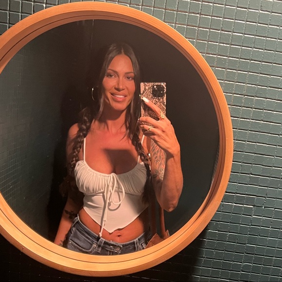 Meet your Posher, Cindy - Picture 1 of 1